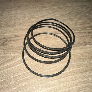 Set of 5 black and silver bangles